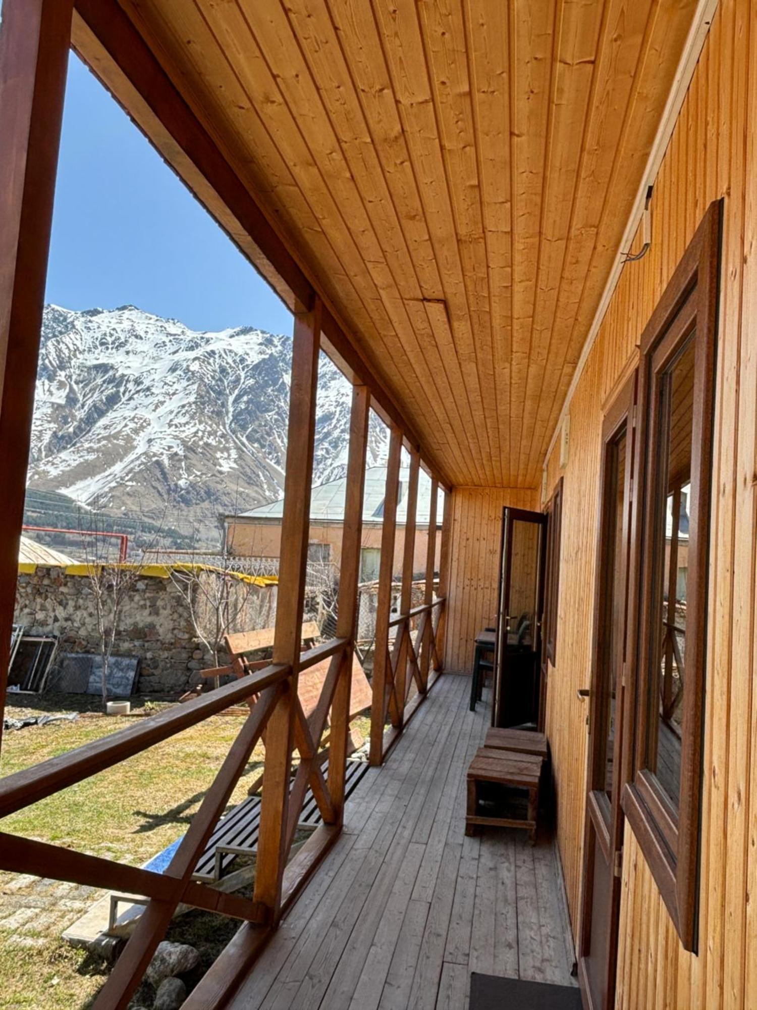 Family Hostel Nika Kazbegi Extérieur photo