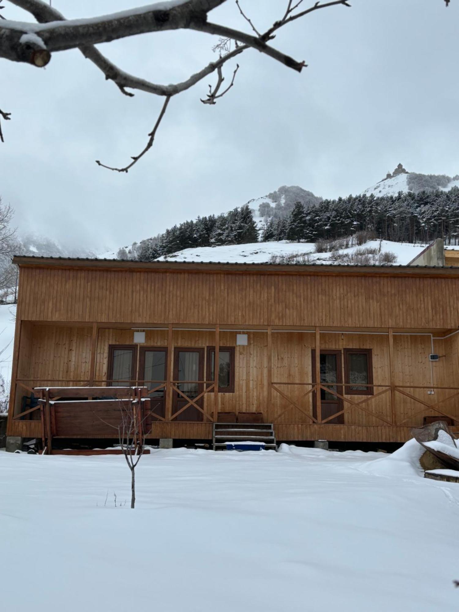 Family Hostel Nika Kazbegi Extérieur photo